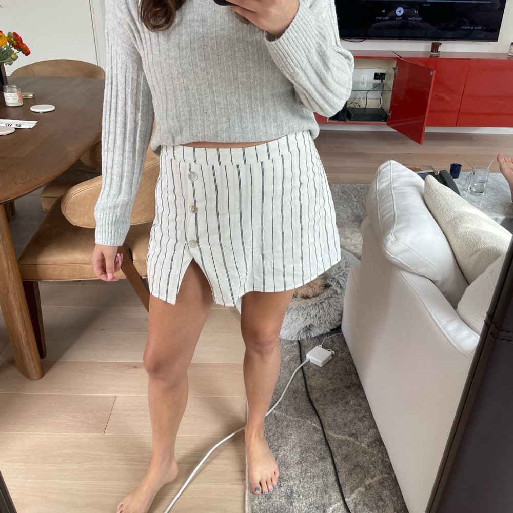 White striped mini skort